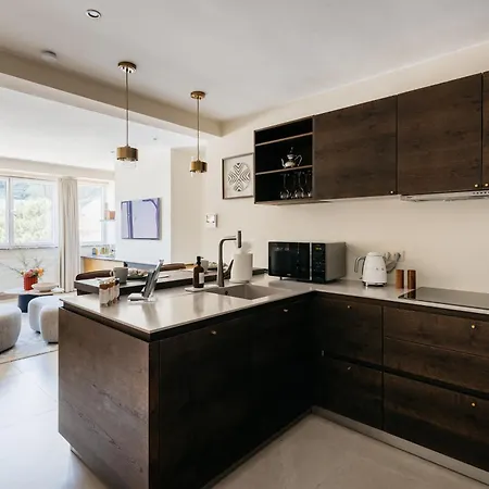 The Edgewater - Skyline نامور